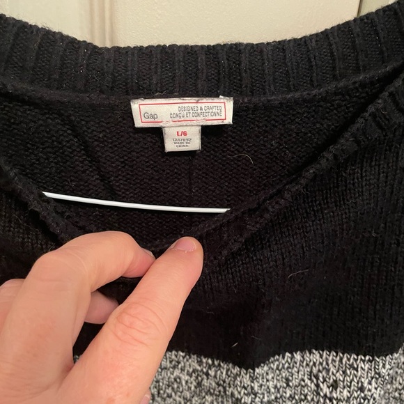 GAP Sweater - Picture 2 of 3